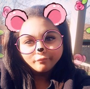 Meet your Posher, Adelida